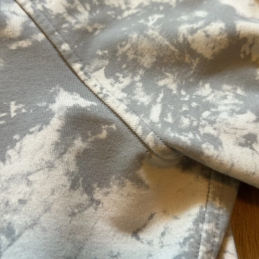 Men's Lululemon Gray and Cream Tie-Dye Hoodie Size Medium